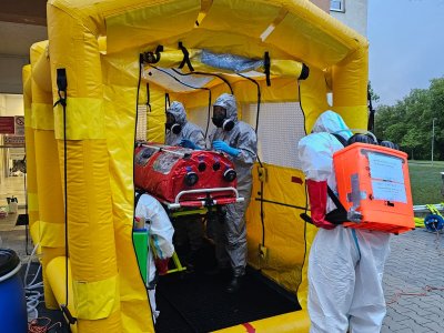 Biohazard tým ZZS JčK převážel pacienta s podezřením na VNN